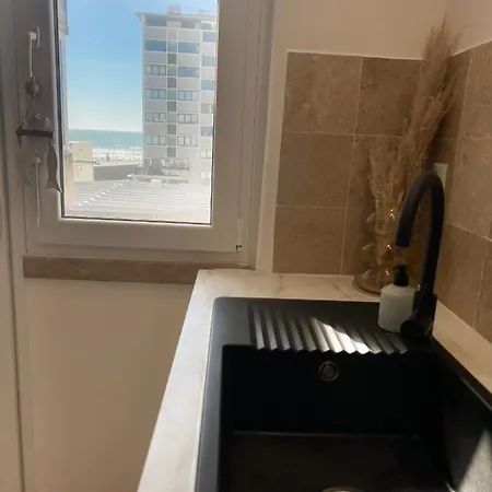 Capitao Ribeiro Surf House * Costa da Caparica