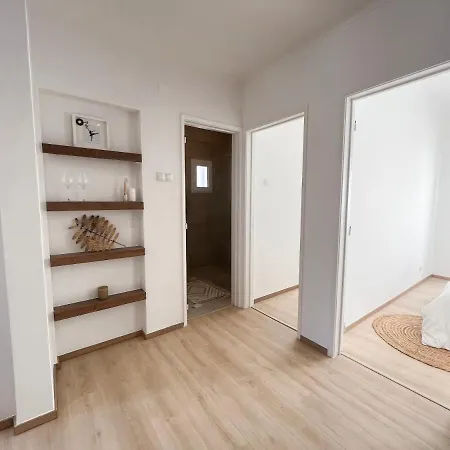 Апартаменты Capitao Ribeiro Surf House Кошта-да-Капарика