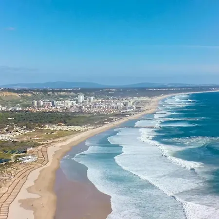 Capitao Ribeiro Surf House * Costa da Caparica