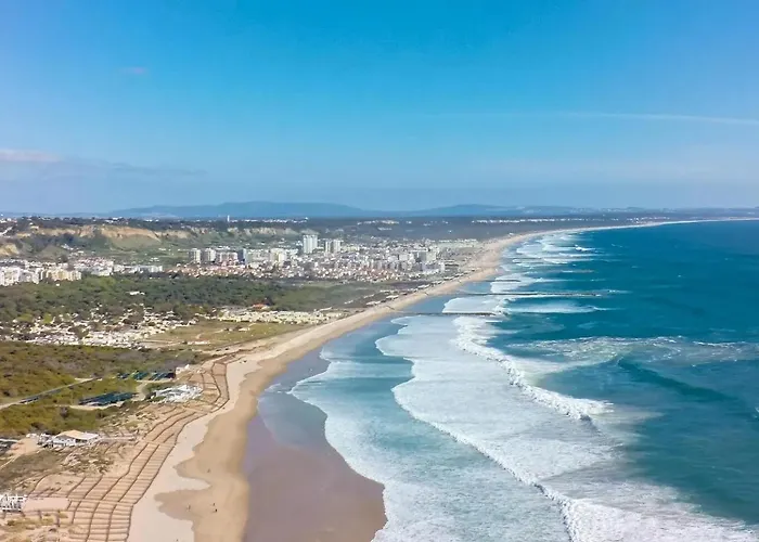 Capitao Ribeiro Surf House * Costa da Caparica